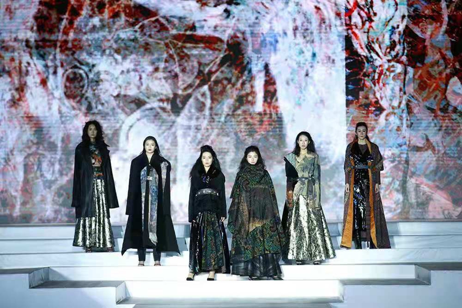 Dunhuang elements shine at int’l fashion week