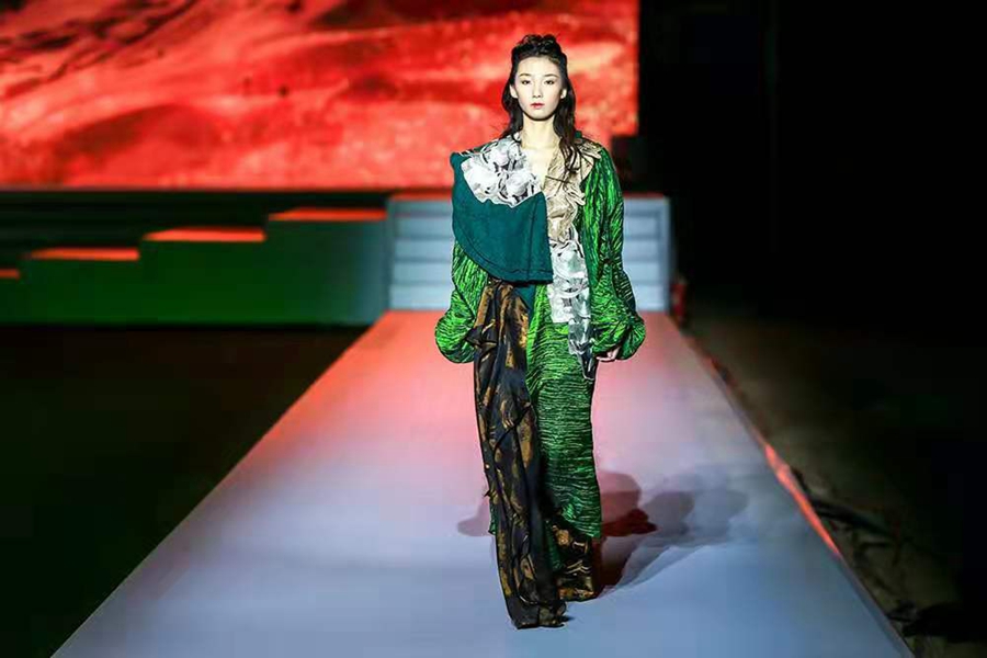 Dunhuang elements shine at int’l fashion week