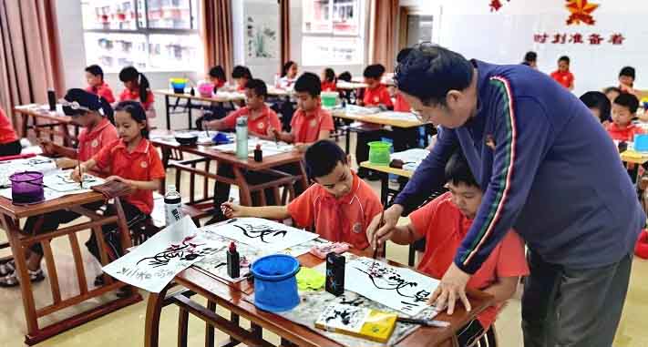 Simao Primary and Middle School Students Add A Variety of Special Courses