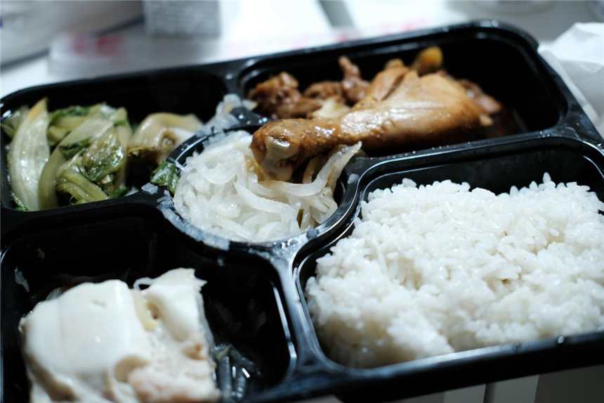 Moments of everyday life in a makeshift hospital?in?east China’s Shanghai