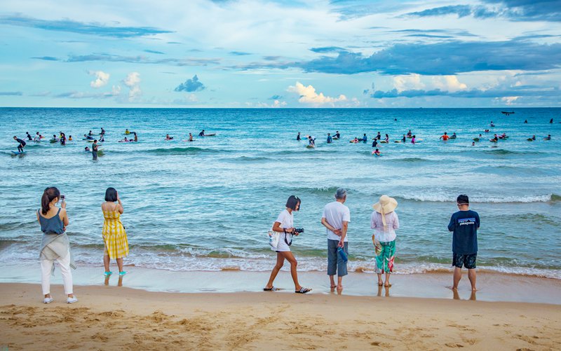 Riyue Bay in south China’s Hainan becomes surfing mecca for Chinese youngsters looking for chance to ride the waves