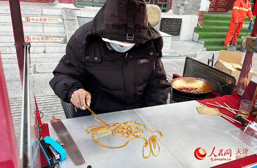 In pics: Commercial street in N China's Tianjin immersed in festive atmosphere