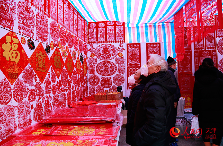 In pics: Commercial street in N China's Tianjin immersed in festive atmosphere