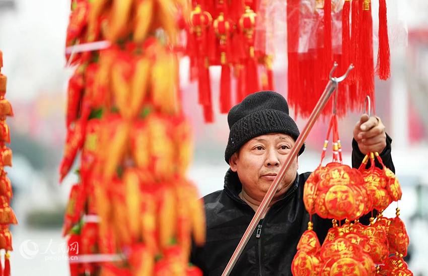Chinese cities immersed in festival atmosphere as Lunar New Year nears