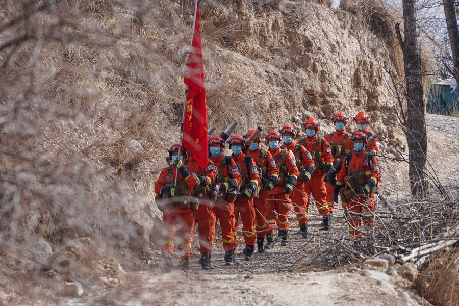 Firefighters patrol Qilian Mountains in NW China during Spring Festival holiday