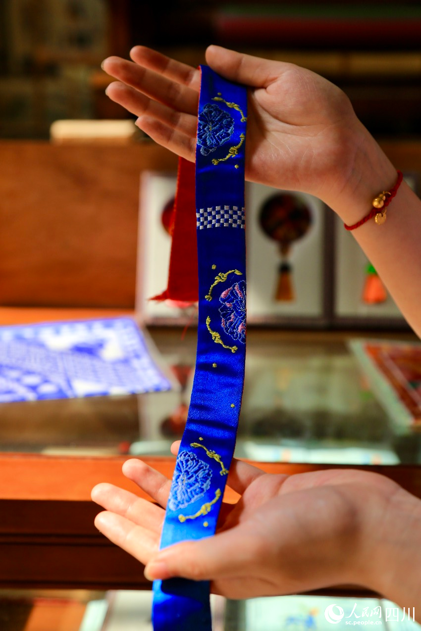 Chengdu Universiade's medal ribbons applying craftsmanship of Shu brocade showcase Chinese aesthetics