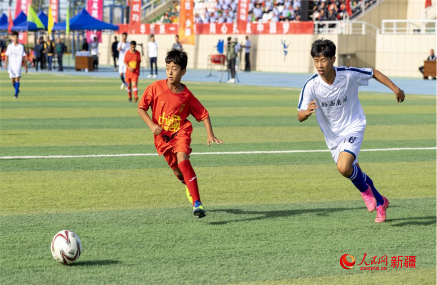 Friendly youth football tournament held in Kashgar, NW China's Xinjiang