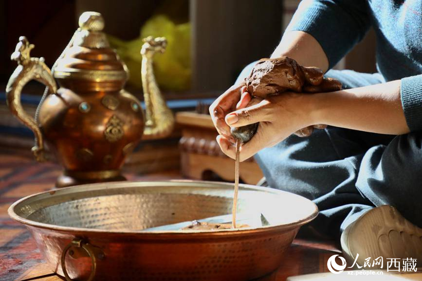 Millennium-old Tibetan incense-making craft