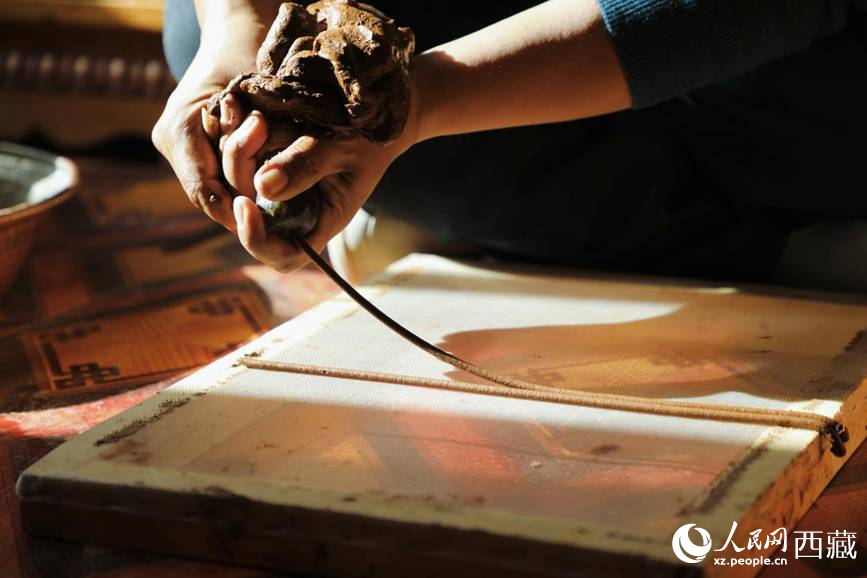 Millennium-old Tibetan incense-making craft