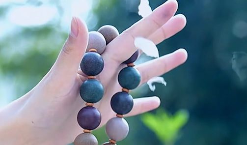 Wearable incense: Hexiang beads