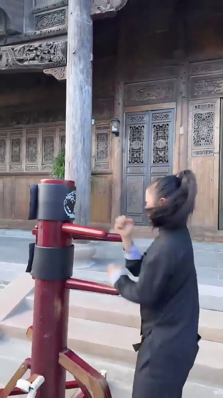 Young girl masters Wing Chun