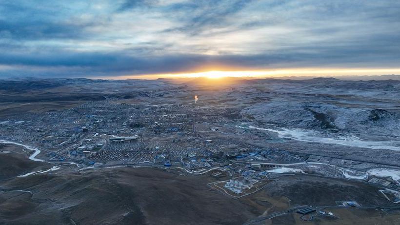 Nagqu advances urban greening on "roof of the world's roof"