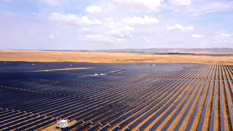 New solar energy project turns desert into 'sea of blue'