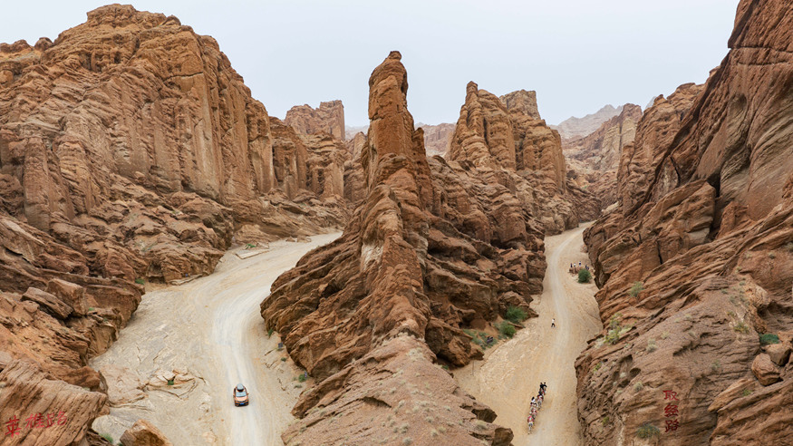 China's Duku Highway sees tourism boom in summer