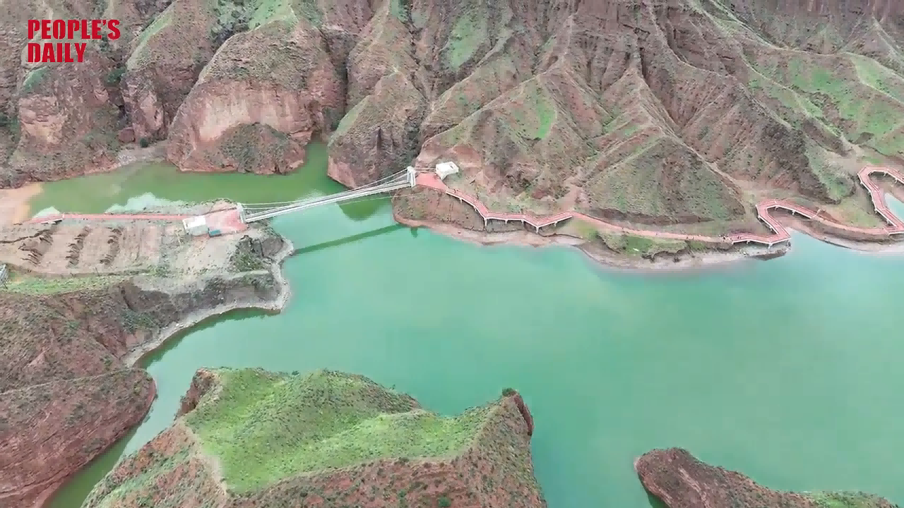 Jade ribbon meets red peaks: Qinghai's UNESCO Yellow River wonder