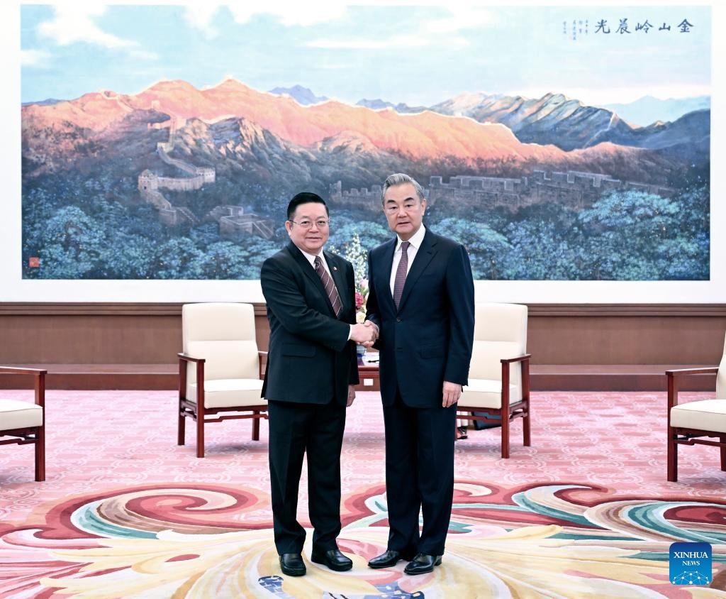 Chinese FM meets with ASEAN secretary-general