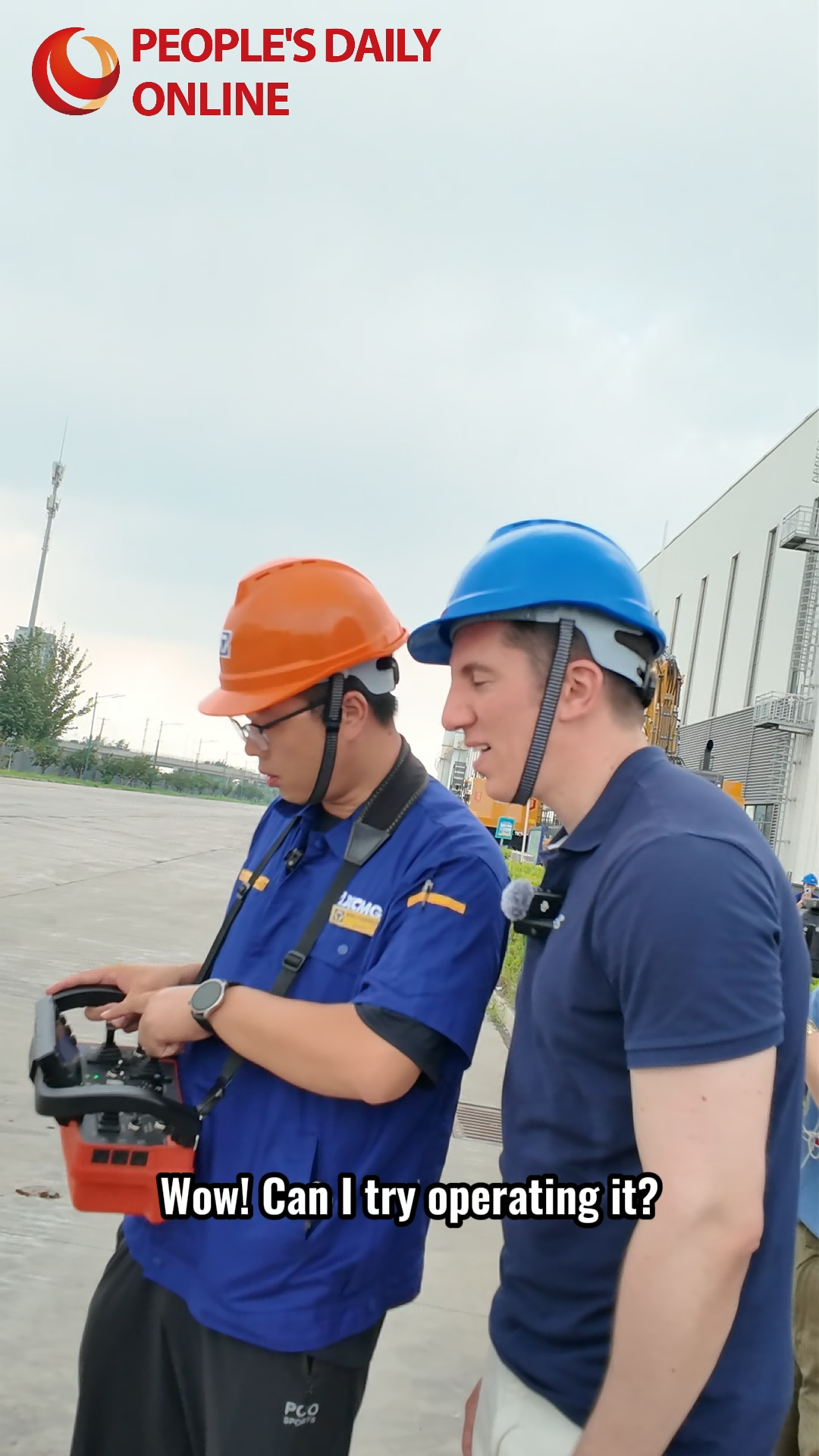 Cutting-edge engineering machinery! Spanish traveler test-drives futuristic unmanned electric mining truck