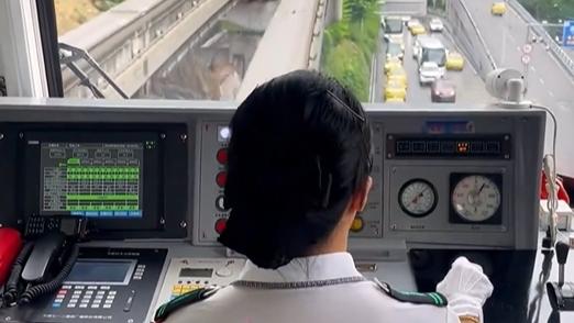 Spectacular monorail ride from the driver's perspective