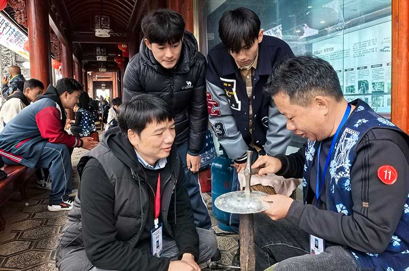 Silver craft competition kicks off in Heqing, SW China's Yunnan