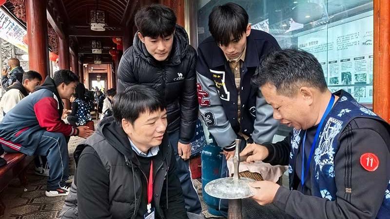 Silver craft competition kicks off in Heqing, SW China's Yunnan