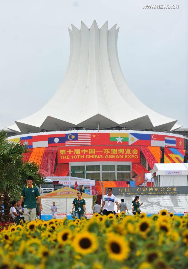 Photo taken on Sept. 3, 2013 shows the outdoor scene of the Nanning International Convention and Exhibition Center in Nanning, capital of southwest China's Guangxi Zhuang Autonomous Region. The 10th China-ASEAN Expo opened in the center on Tuesday. (Xinhua/Liu Jun)