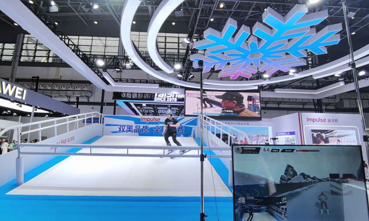 A staff member demonstrates the use of the digital ski simulator from Impulse (Qingdao) Health Tech Co at the 2025 China International Consumer Products Expo in Haikou, Hainan Province April 13, 2025. Photo: Zhang Yiyi/GT