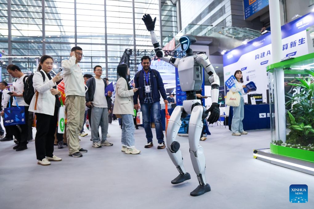 Visitors watch the demonstration of a humanoid robot at the 13th China Information Technology Expo (CITE 2025) in Shenzhen, south China's Guangdong Province, April 9, 2025. The expo kicked off at Shenzhen Convention & Exhibition Center (Futian) on Wednesday. Themed on Technology Leading, Innovation Gathering in Shenzhen, the exhibition focuses on cutting-edge key areas such as intelligent terminals, optoelectronic displays, artificial intelligence, big data storage, basic components, and low-altitude economy, attracting more than a thousand companies to participate. (Photo: Xinhua)
