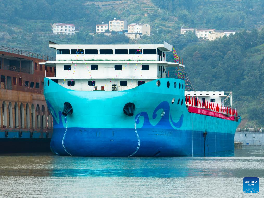 China's largest all-electric bulk carrier launched in central China