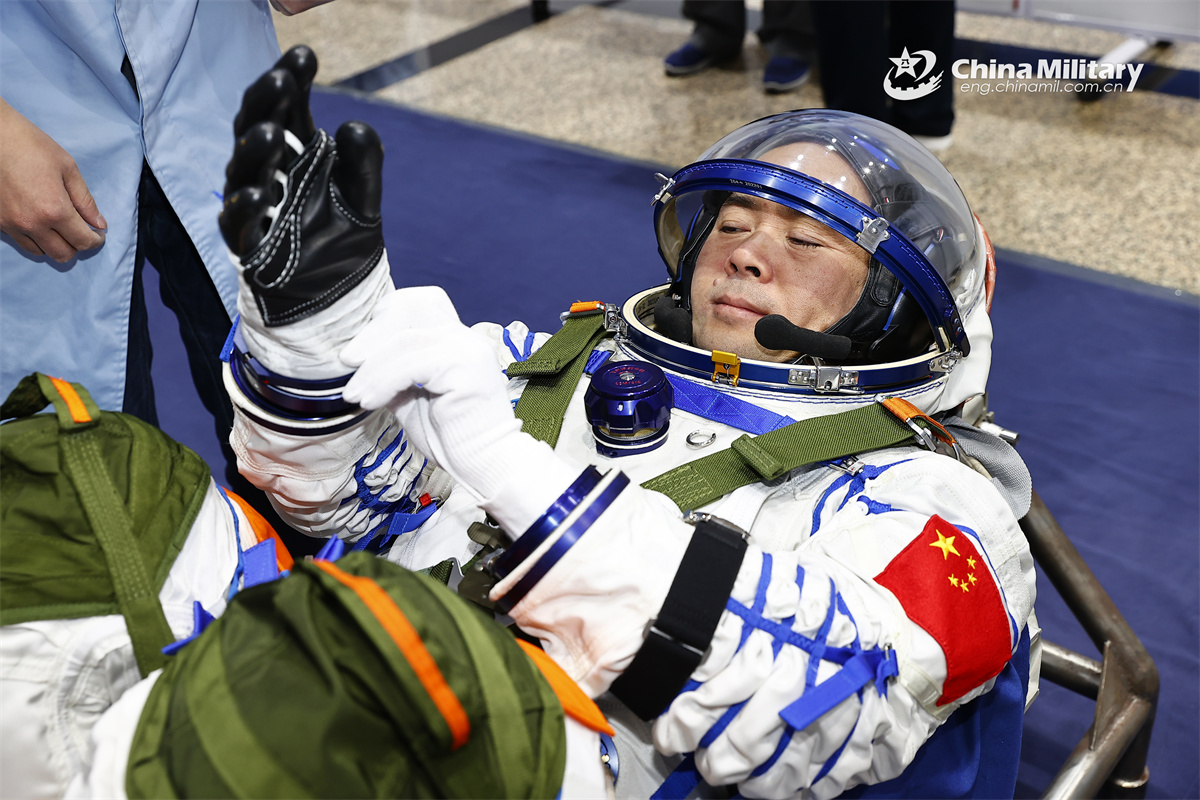 How China's Shenzhou-21 astronauts undergo training