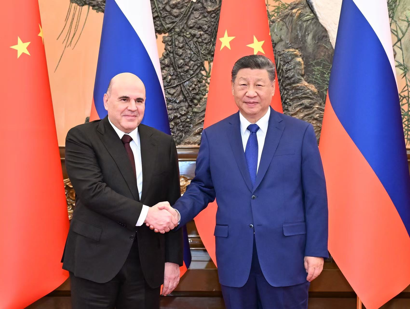 Chinese President Xi Jinping meets with Russian Prime Minister Mikhail Mishustin at the Great Hall of the People in Beijing on November 4, 2025. Photo: Xinhua
